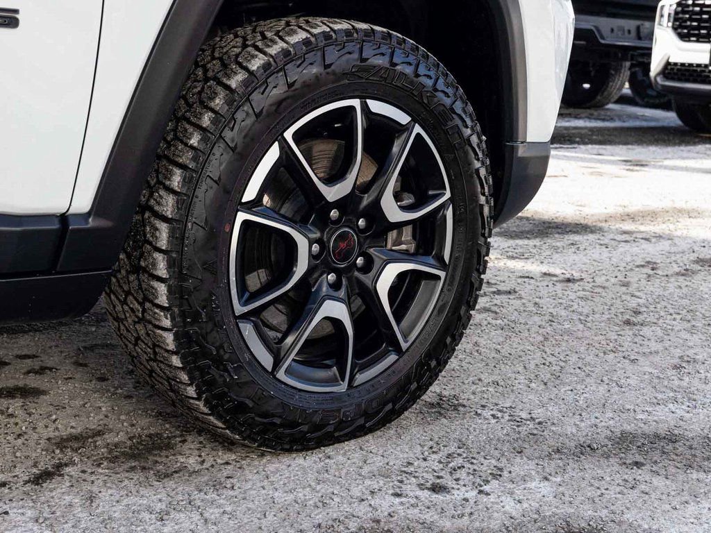 Used 2025 Jeep Compass Trailhawk image 9