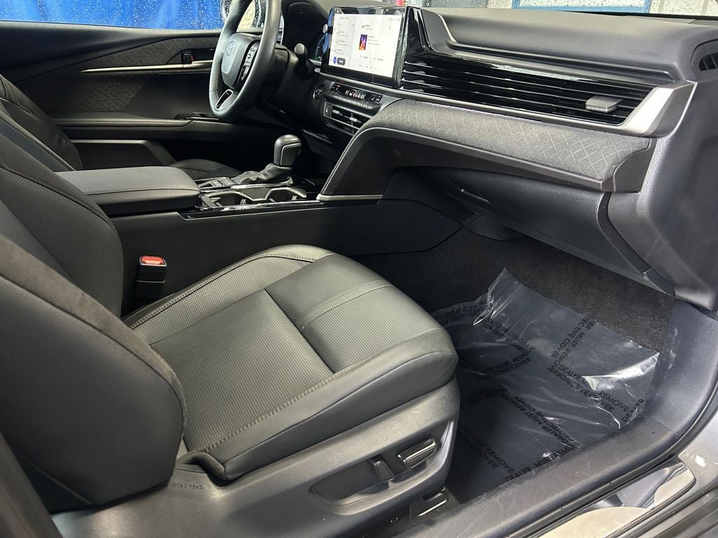 Used 2025 Toyota Camry XLE AWD/4WD image 27