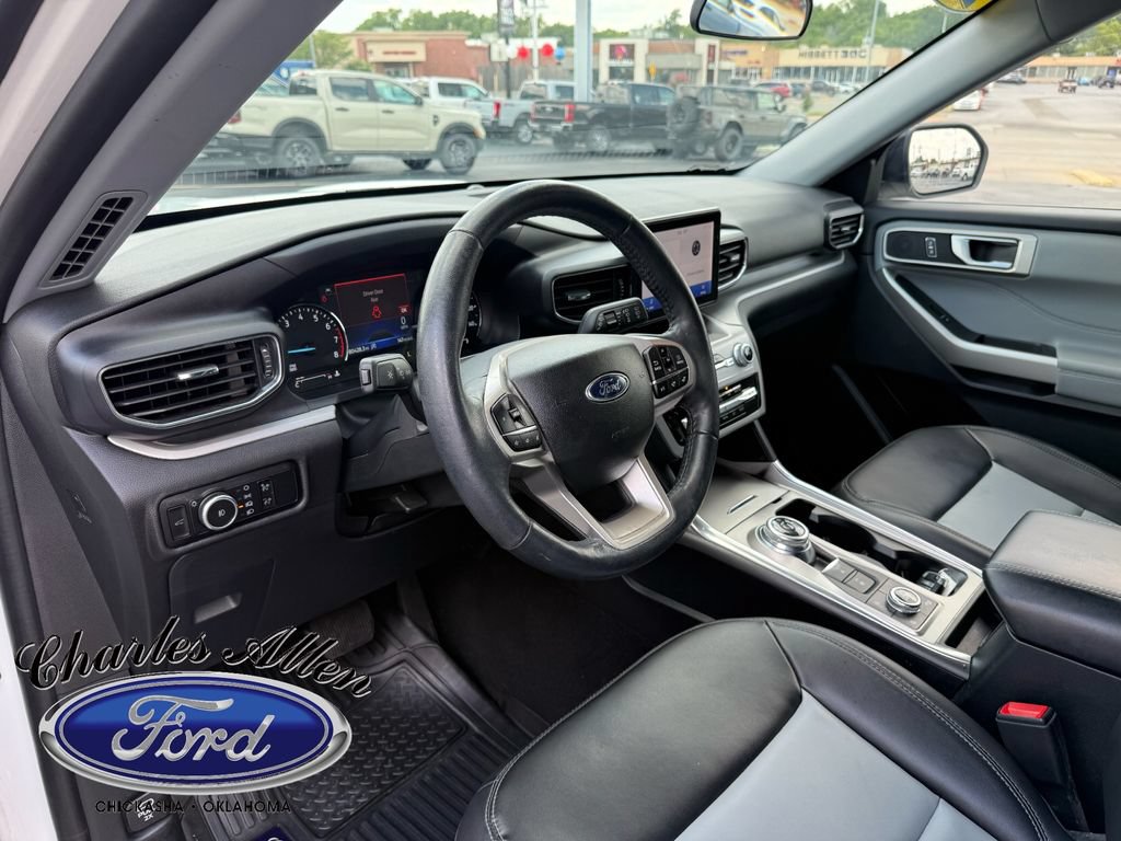 Used 2023 Ford Explorer XLT w/ Equipment Group 202A AWD/4WD image 8