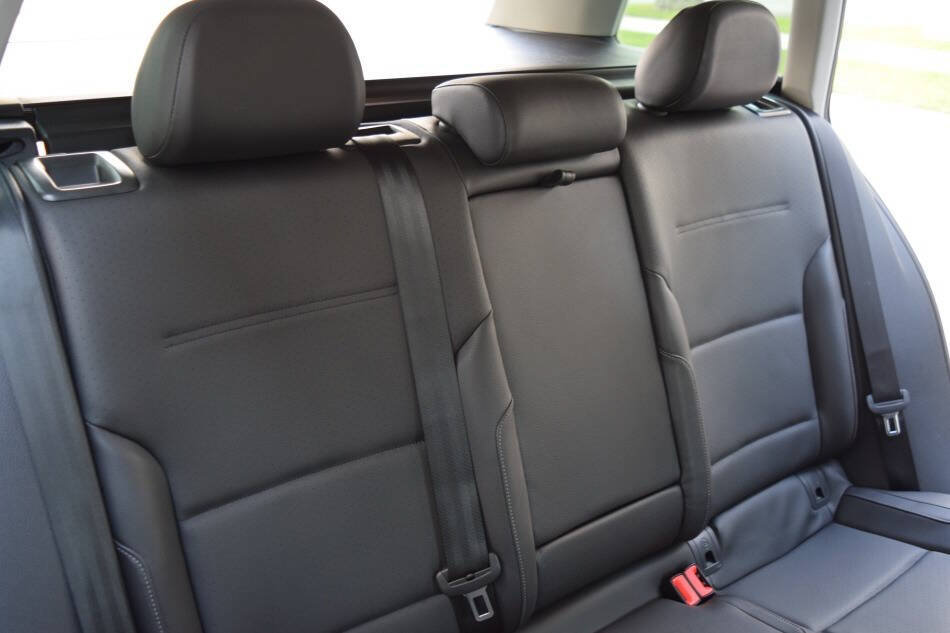 Used 2015 Volkswagen Golf TDI S FWD image 48