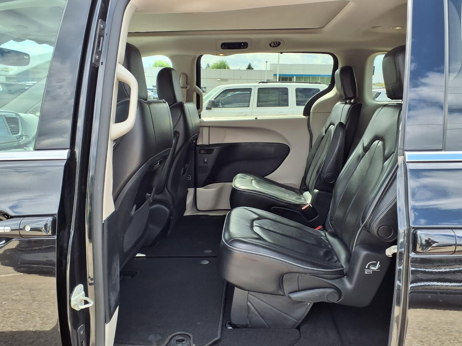 Used 2019 Chrysler Pacifica Limited FWD image 11