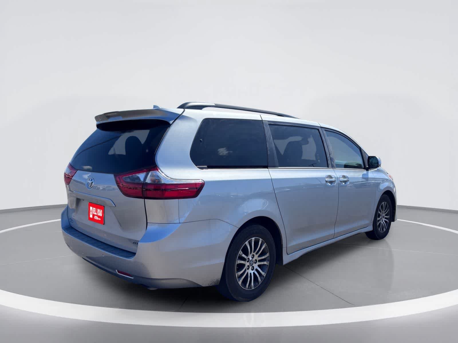 Used 2020 Toyota Sienna XLE w/ XLE Navigation Package FWD image 6