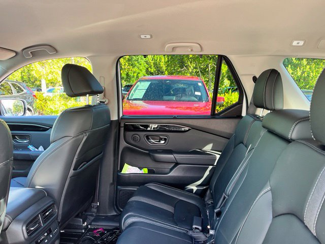 Used 2025 Honda Pilot EX-L image 7