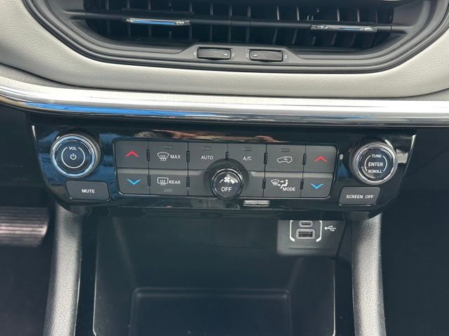 Used 2022 Jeep Compass Limited image 34