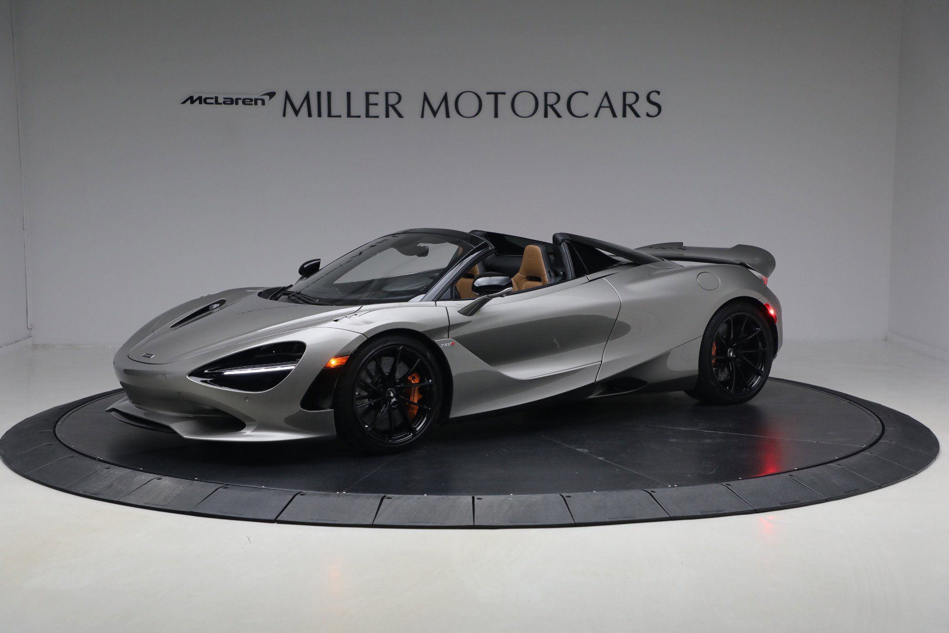 Used 2025 McLaren 750S Spider image 2