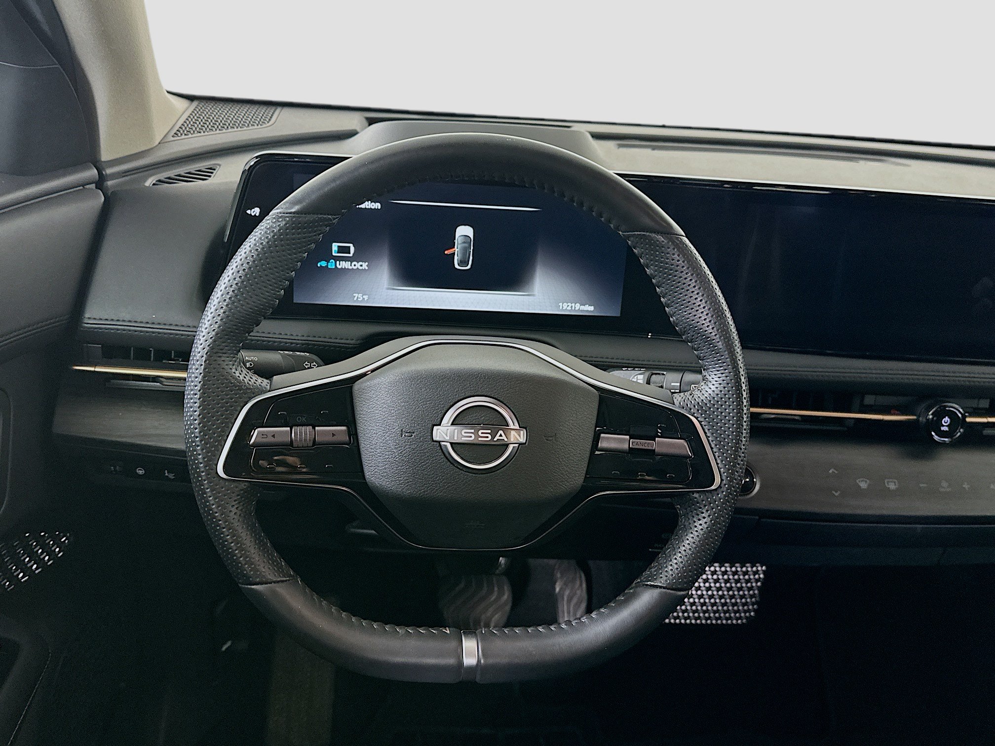 Used 2024 Nissan Ariya AWD image 17