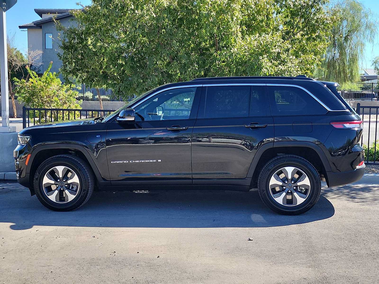 Used 2024 Jeep Grand Cherokee Limited 4xe AWD/4WD image 5
