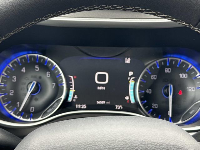 Used 2024 Chrysler Pacifica Touring-L image 11