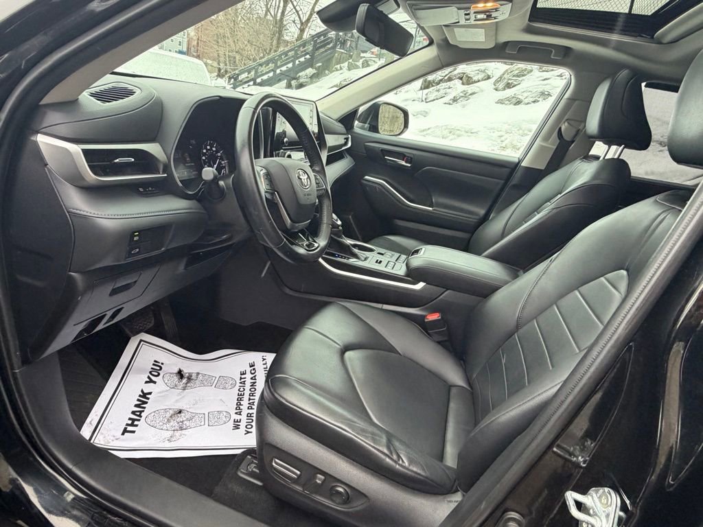 Used 2020 Toyota Highlander XLE image 14