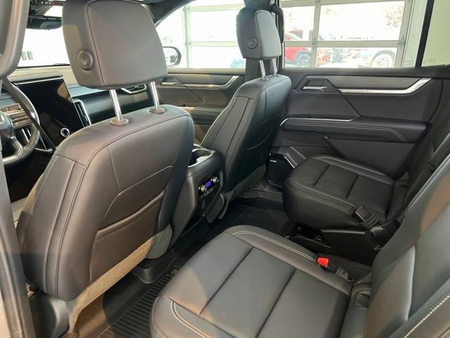 Used 2026 GMC Acadia Elevation w/ Black Edition AWD/4WD image 32