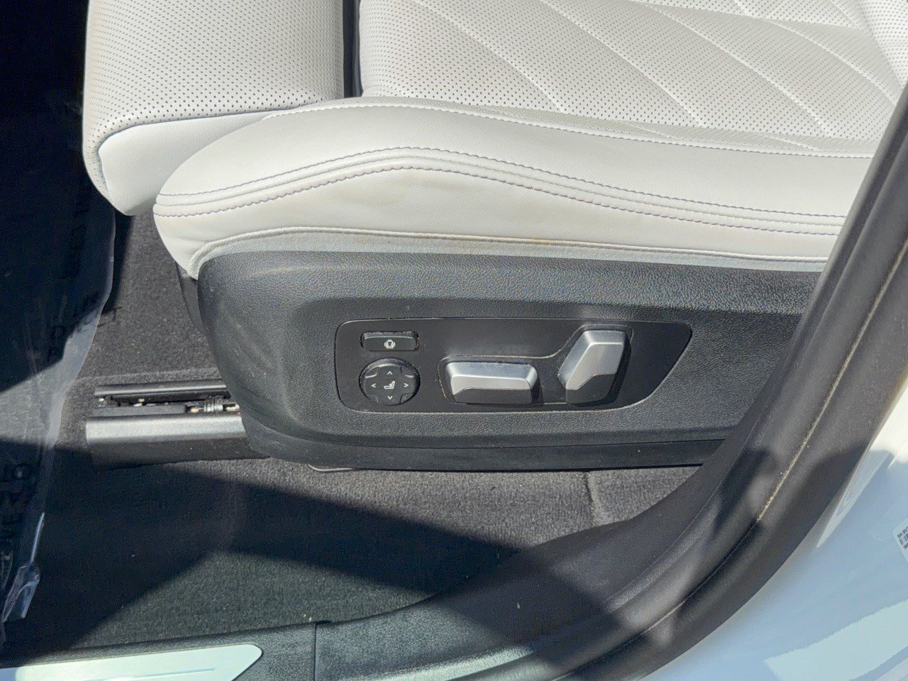Certified 2024 BMW X5 sDrive40i w/ Parking Assistance Package RWD image 16