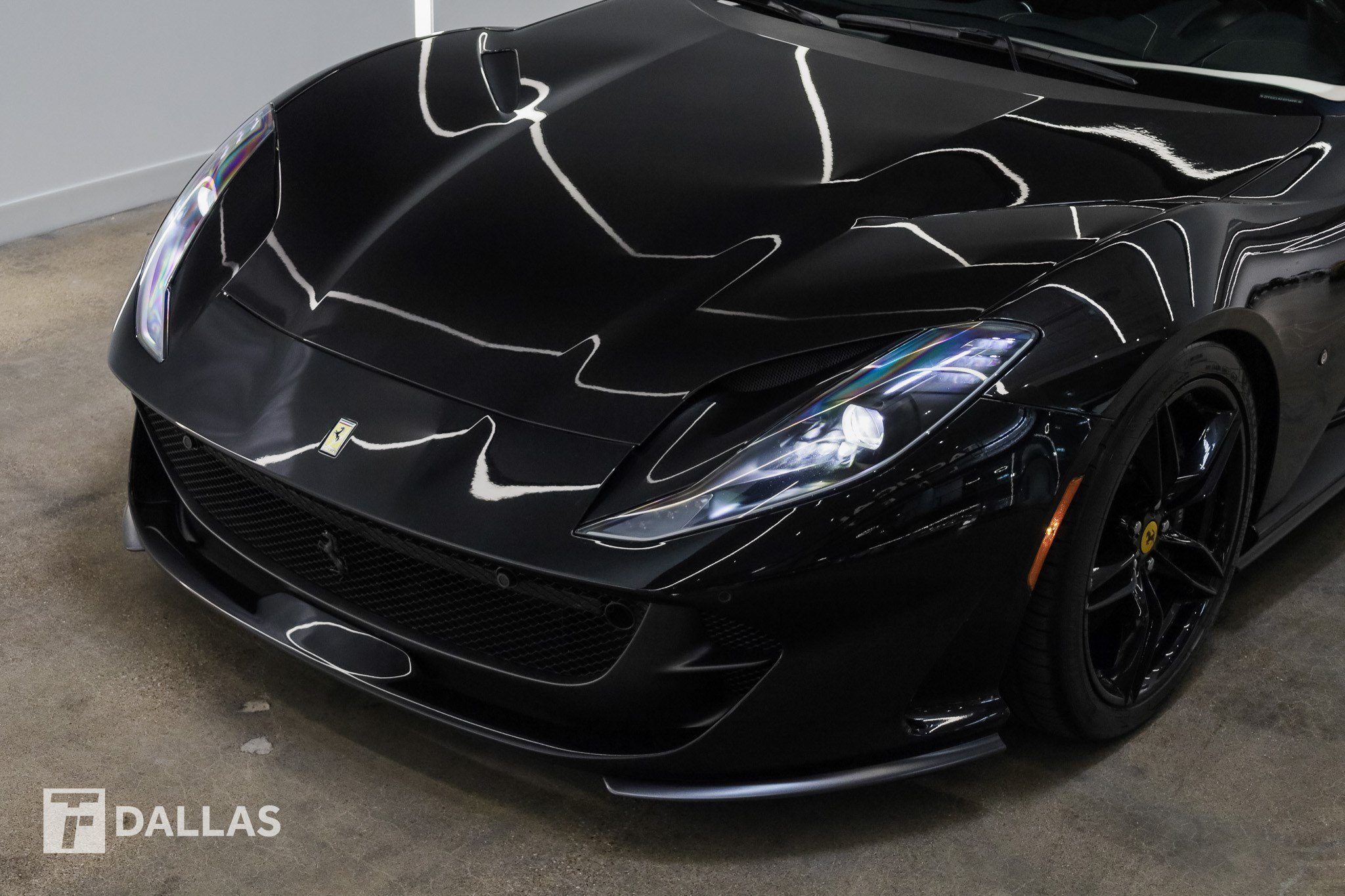 Used 2018 Ferrari 812 Superfast RWD image 2