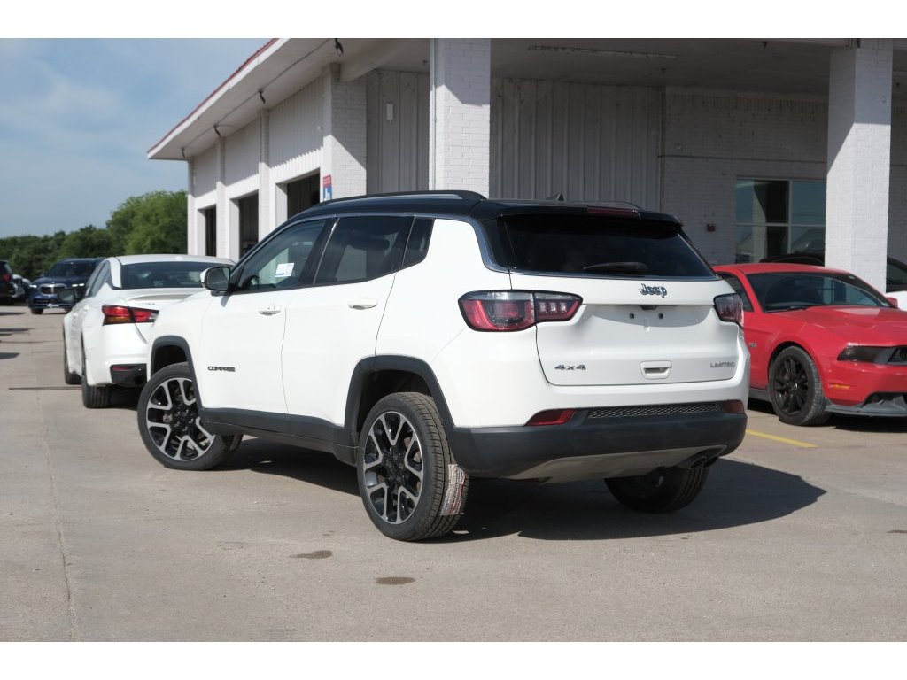 Used 2018 Jeep Compass Limited w/ Navigation Group AWD/4WD image 2