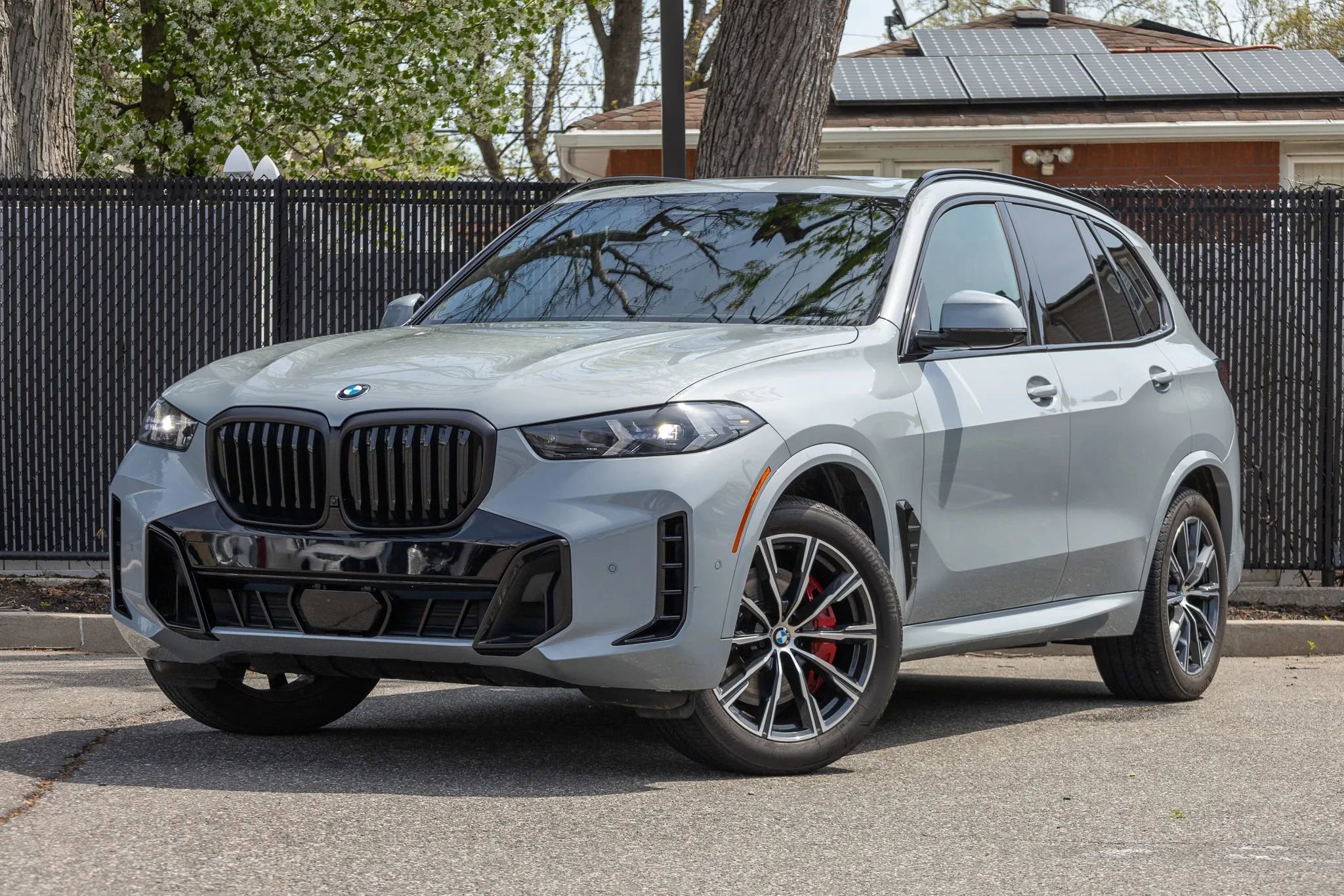 Used 2024 BMW X5 xDrive40i w/ M Sport Package image 3