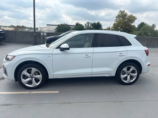 Used 2023 Audi Q5 2.0T Premium Plus w/ Premium Plus Package AWD/4WD image 2