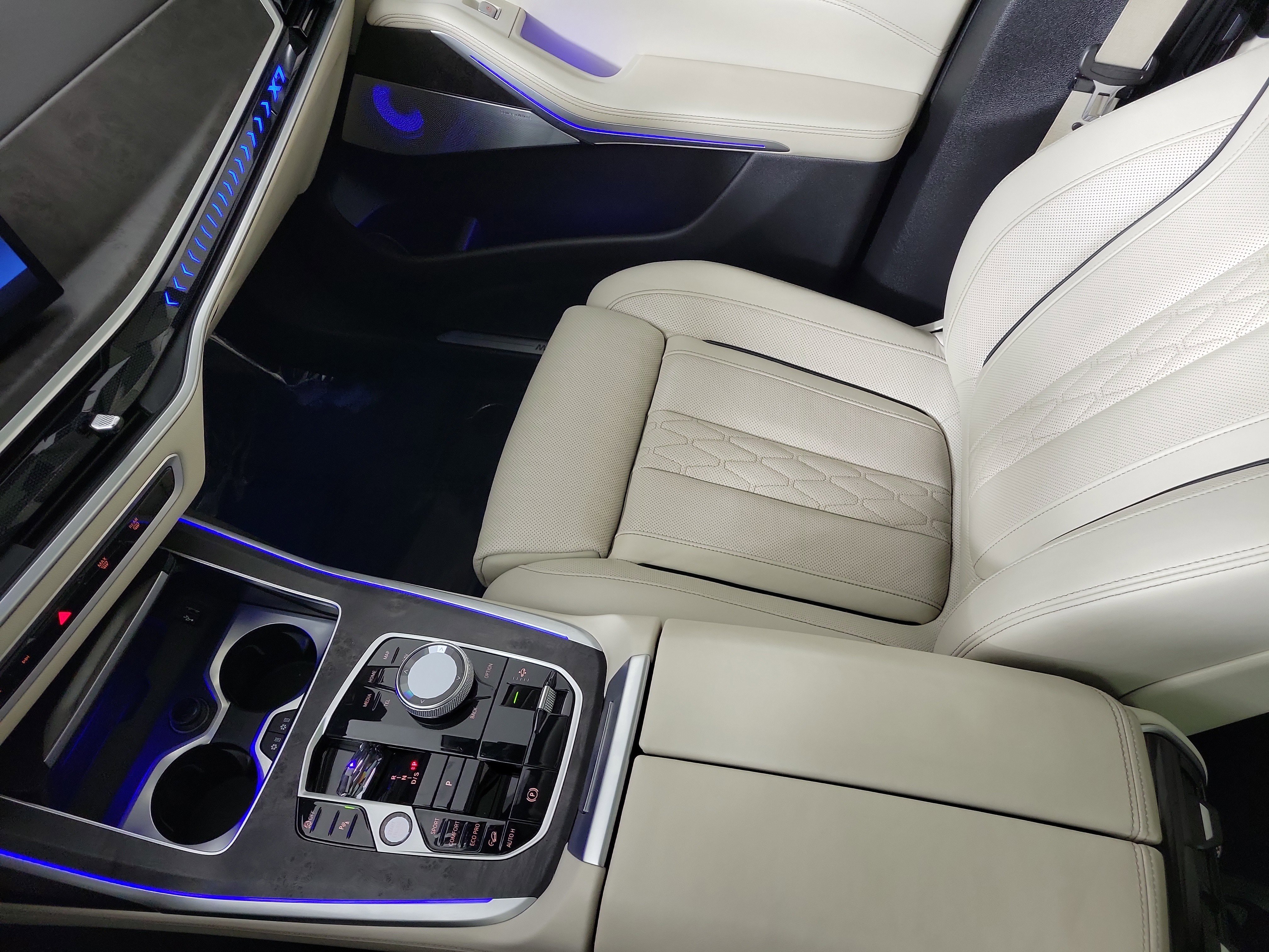 Used 2023 BMW X7 xDrive40i w/ Executive Package image 23