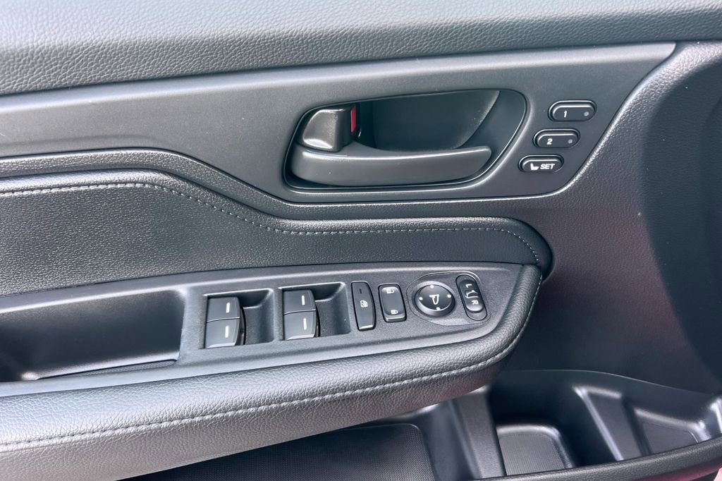 Used 2025 Honda Odyssey Sport-L image 13