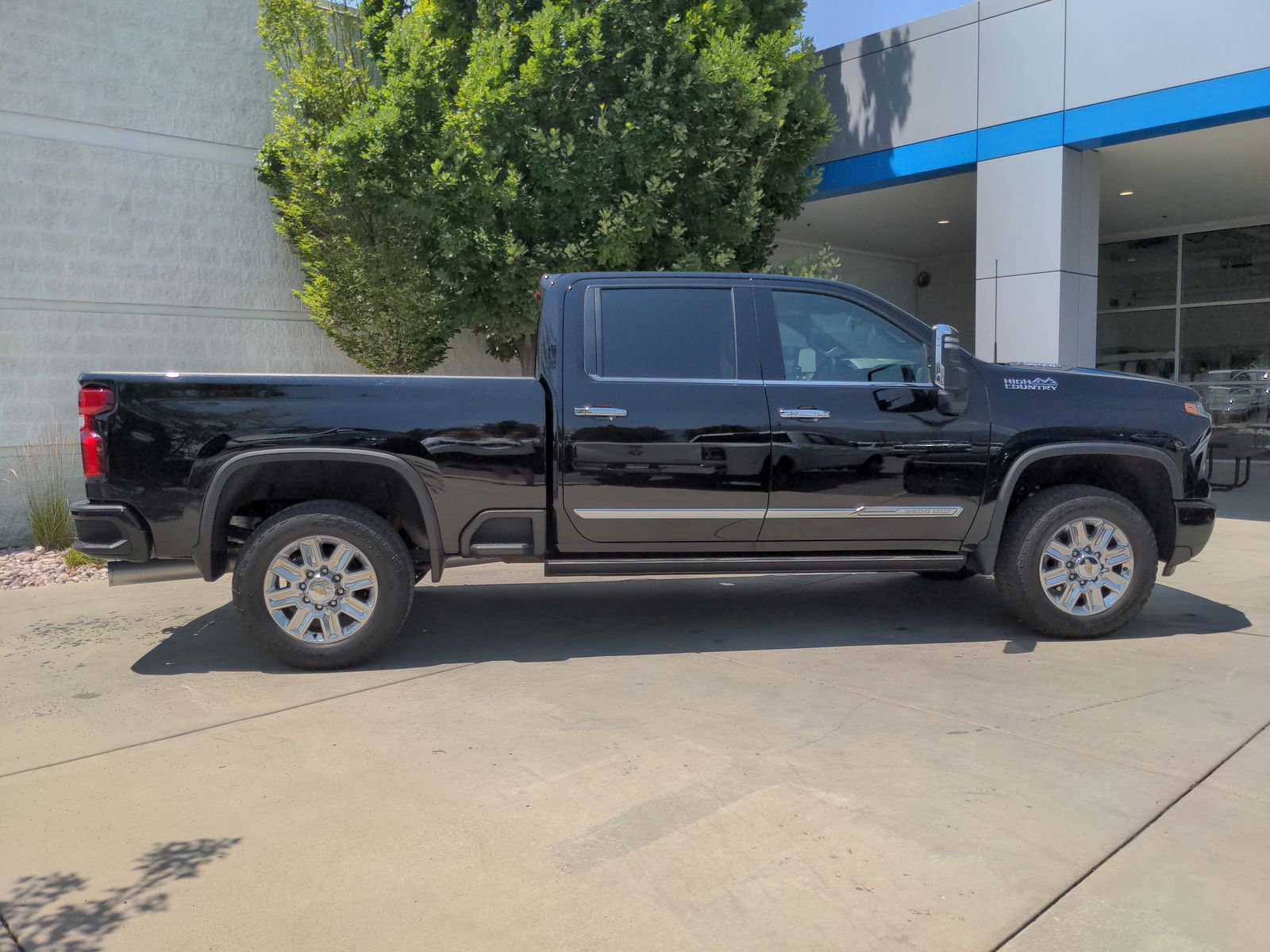 Used 2024 Chevrolet Silverado 2500 High Country w/ High Country Premium Package image 7