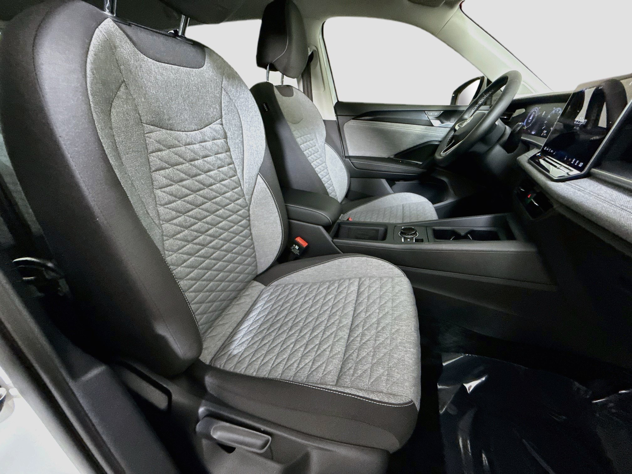 Used 2025 Volkswagen Tiguan S FWD image 29
