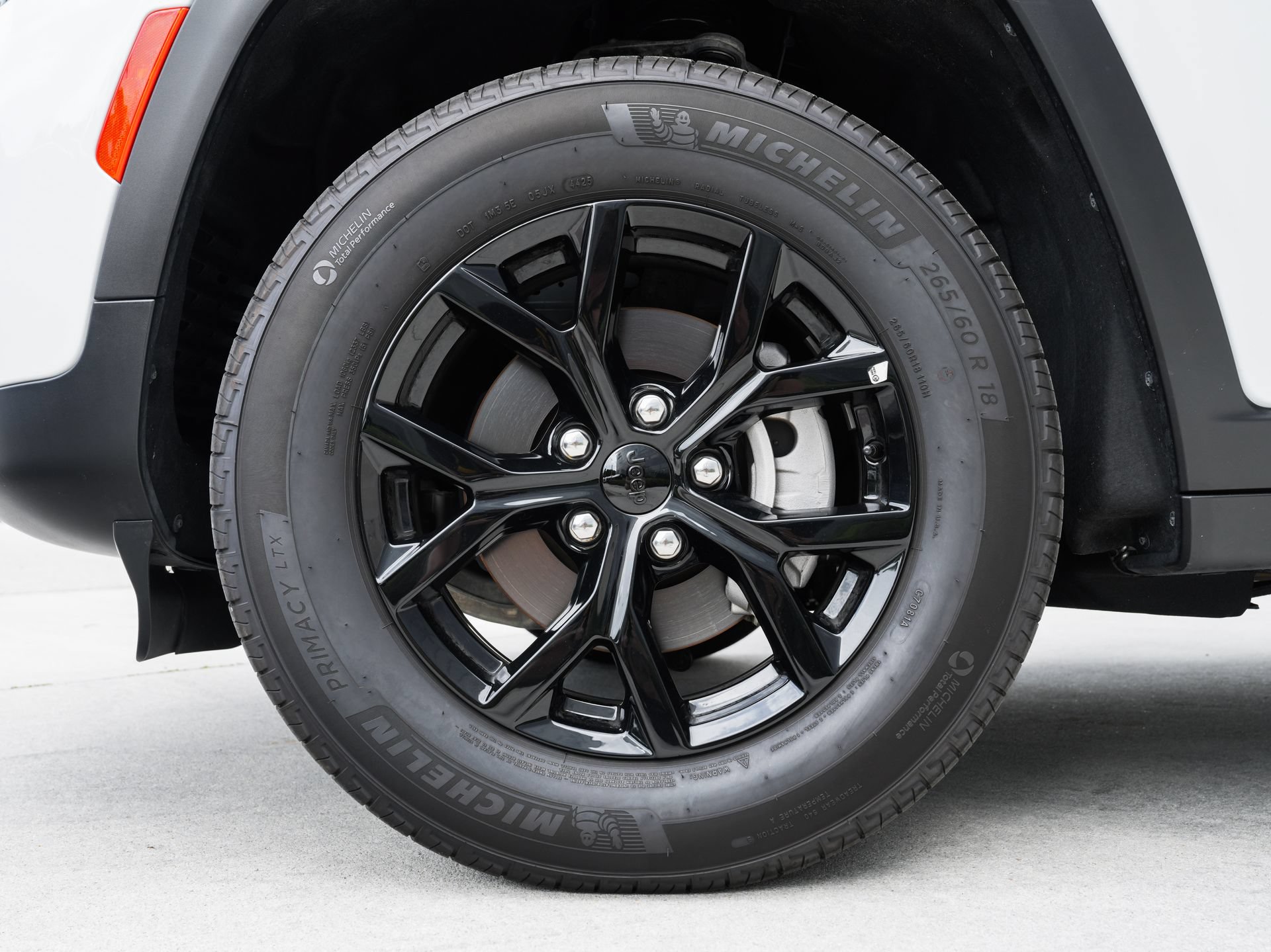 Used 2025 Jeep Grand Cherokee Altitude RWD image 15