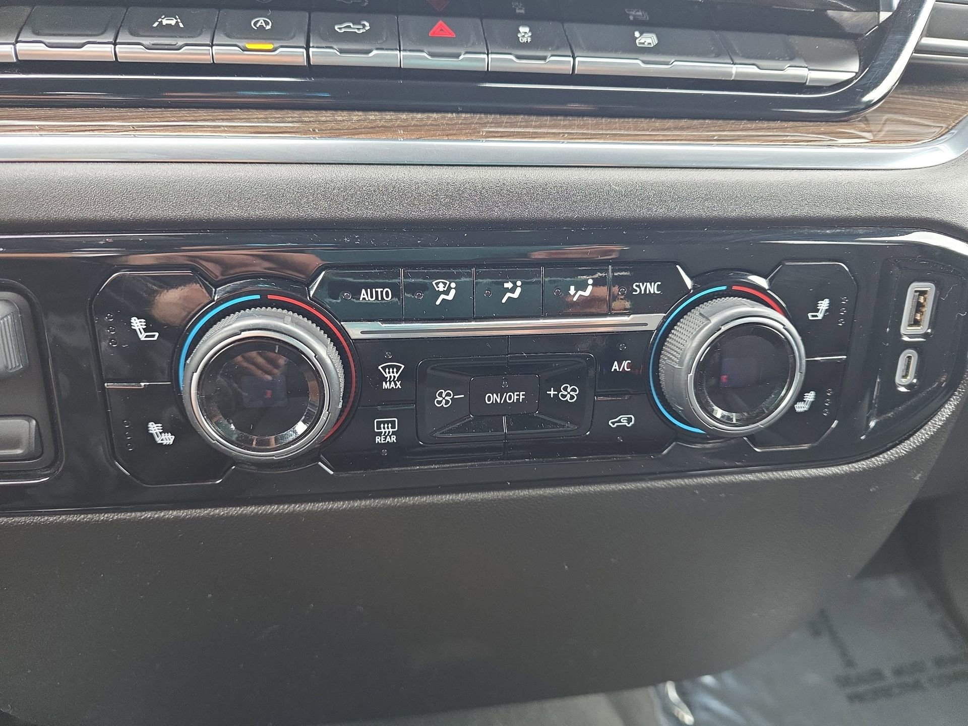 Used 2025 Chevrolet Silverado 1500 LT image 24