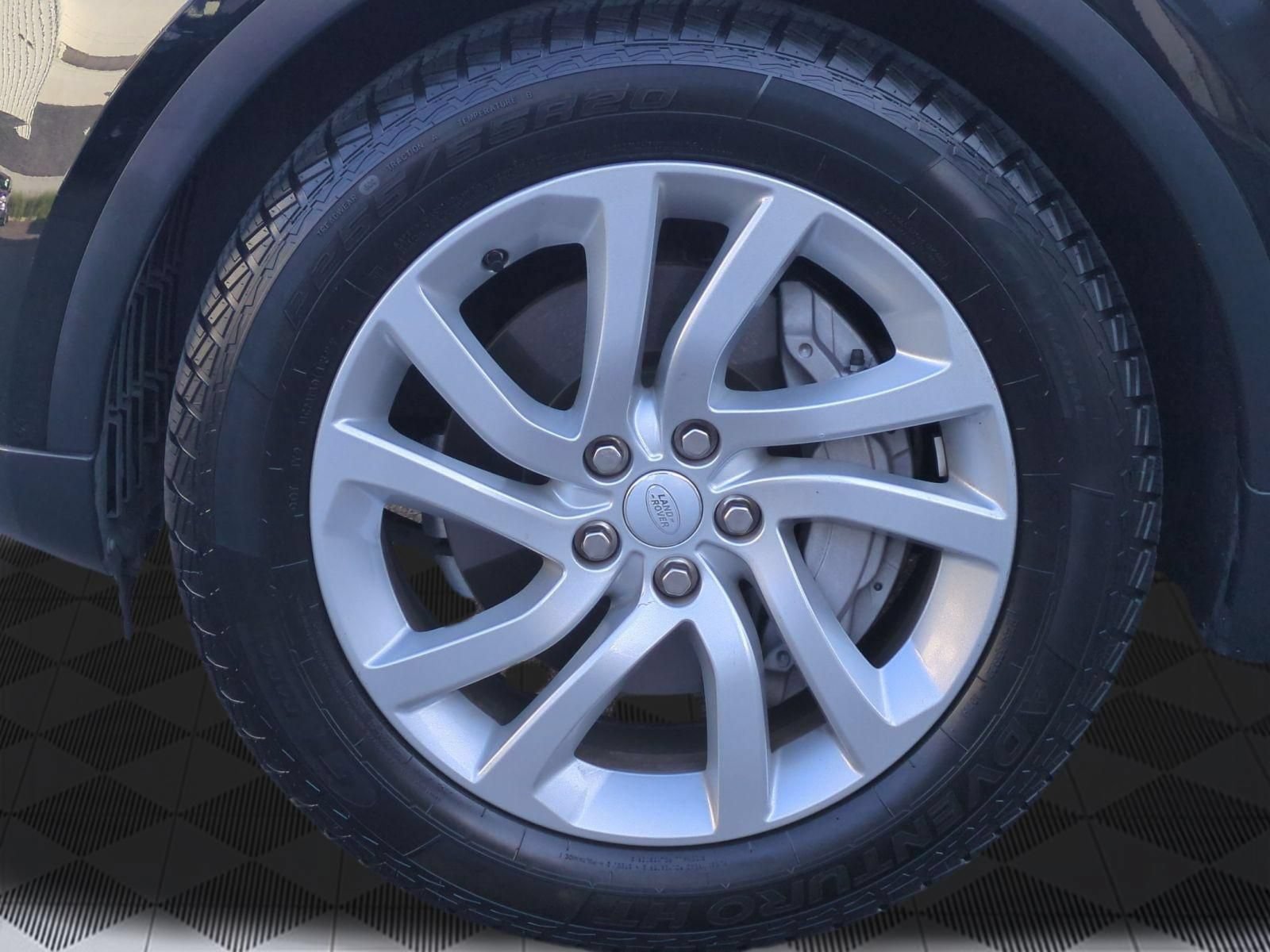 Used 2018 Land Rover Discovery HSE AWD/4WD image 9
