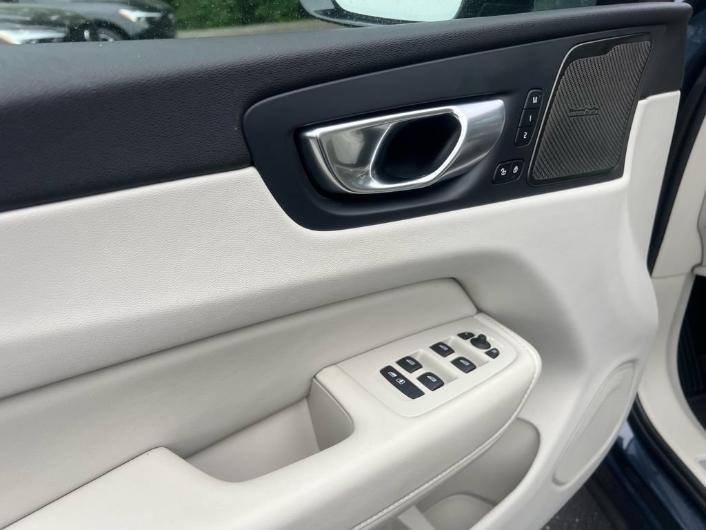 Certified 2024 Volvo XC60 T8 Ultimate w/ Climate Package AWD/4WD image 10