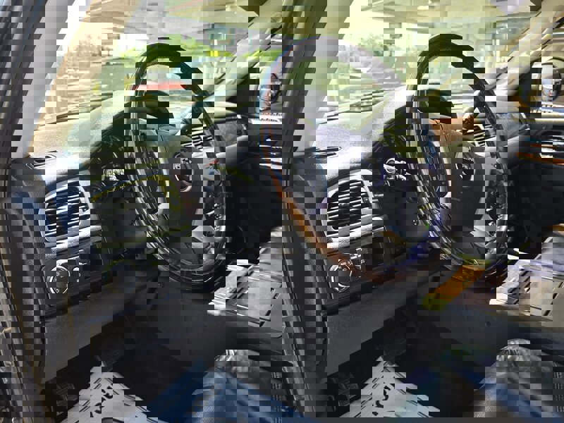 Used 2011 GMC Yukon Denali image 9