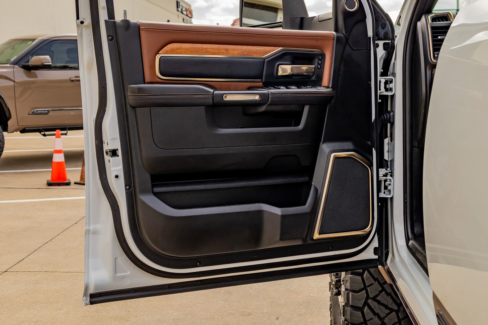 Used 2024 RAM 3500 Limited w/ Towing Technology Group image 36