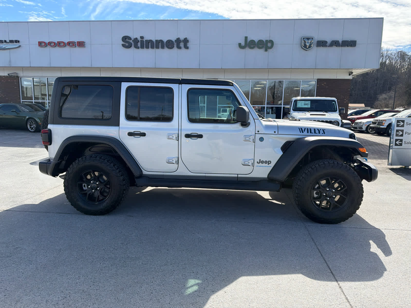 Used 2024 Jeep Wrangler Willys image 5