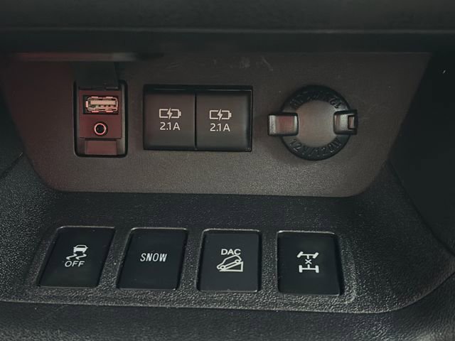 Used 2018 Toyota Highlander XLE w/ Protection Package #3 AWD/4WD image 57