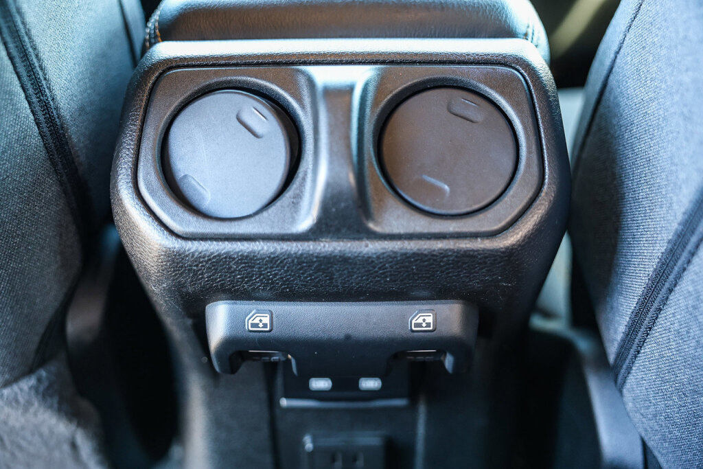 Used 2024 Jeep Wrangler Unlimited Sahara AWD/4WD image 7
