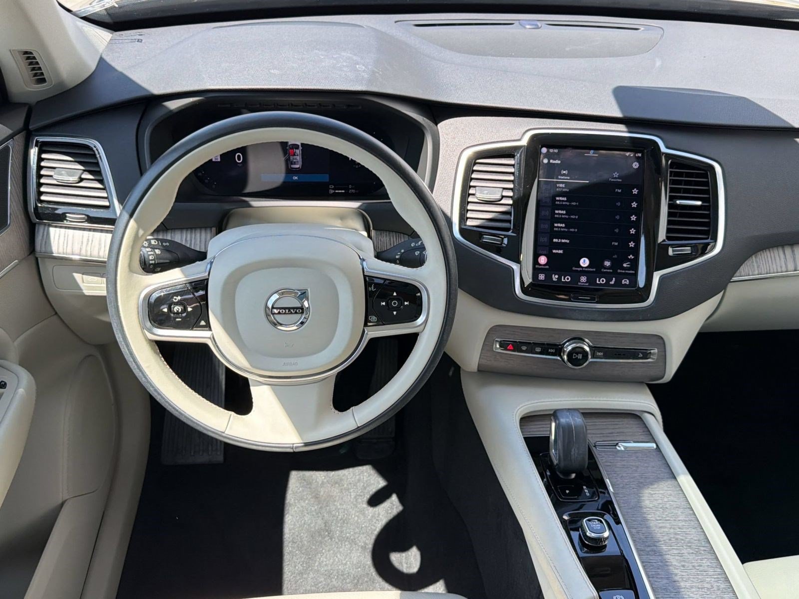 Used 2024 Volvo XC90 T8 Plus w/ Protection Package Premier AWD/4WD image 28