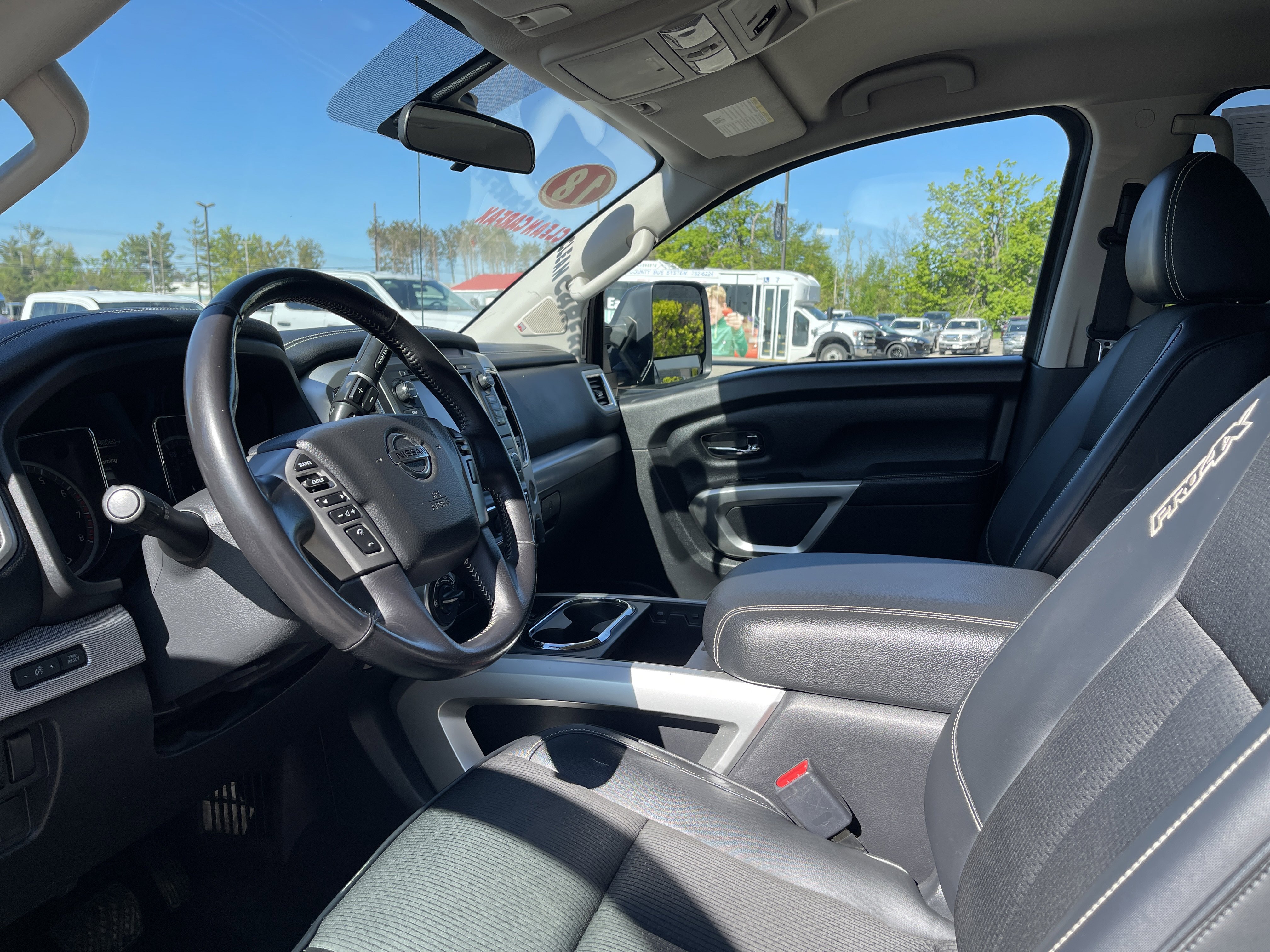Used 2018 Nissan Titan PRO-4X AWD/4WD image 11