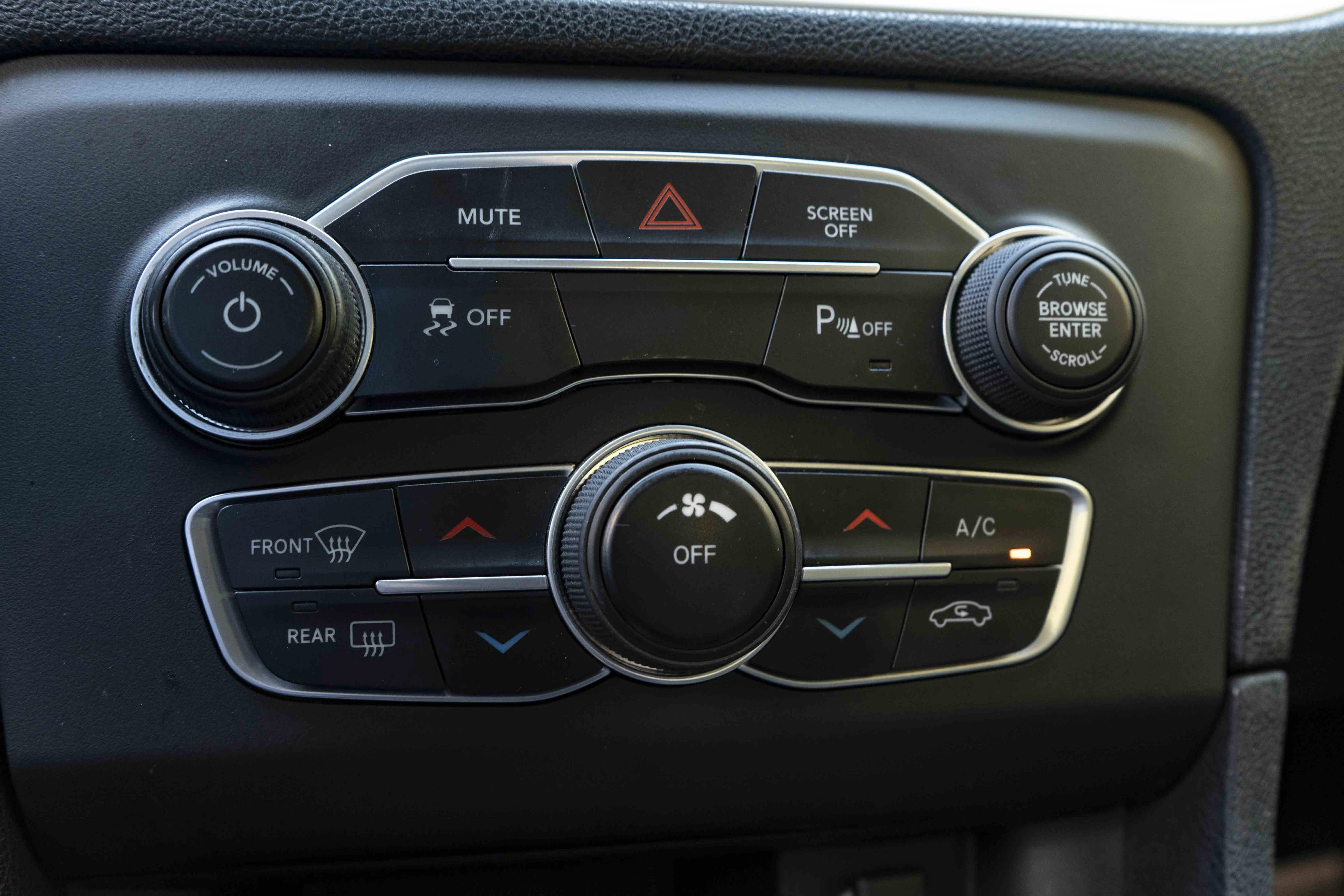 Used 2019 Dodge Charger SXT w/ Blacktop Package image 29