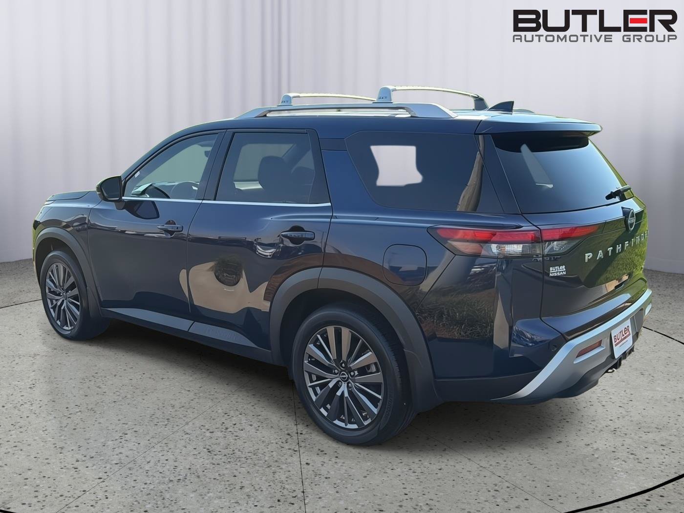 Used 2024 Nissan Pathfinder SL w/ SL Premium Package FWD image 4