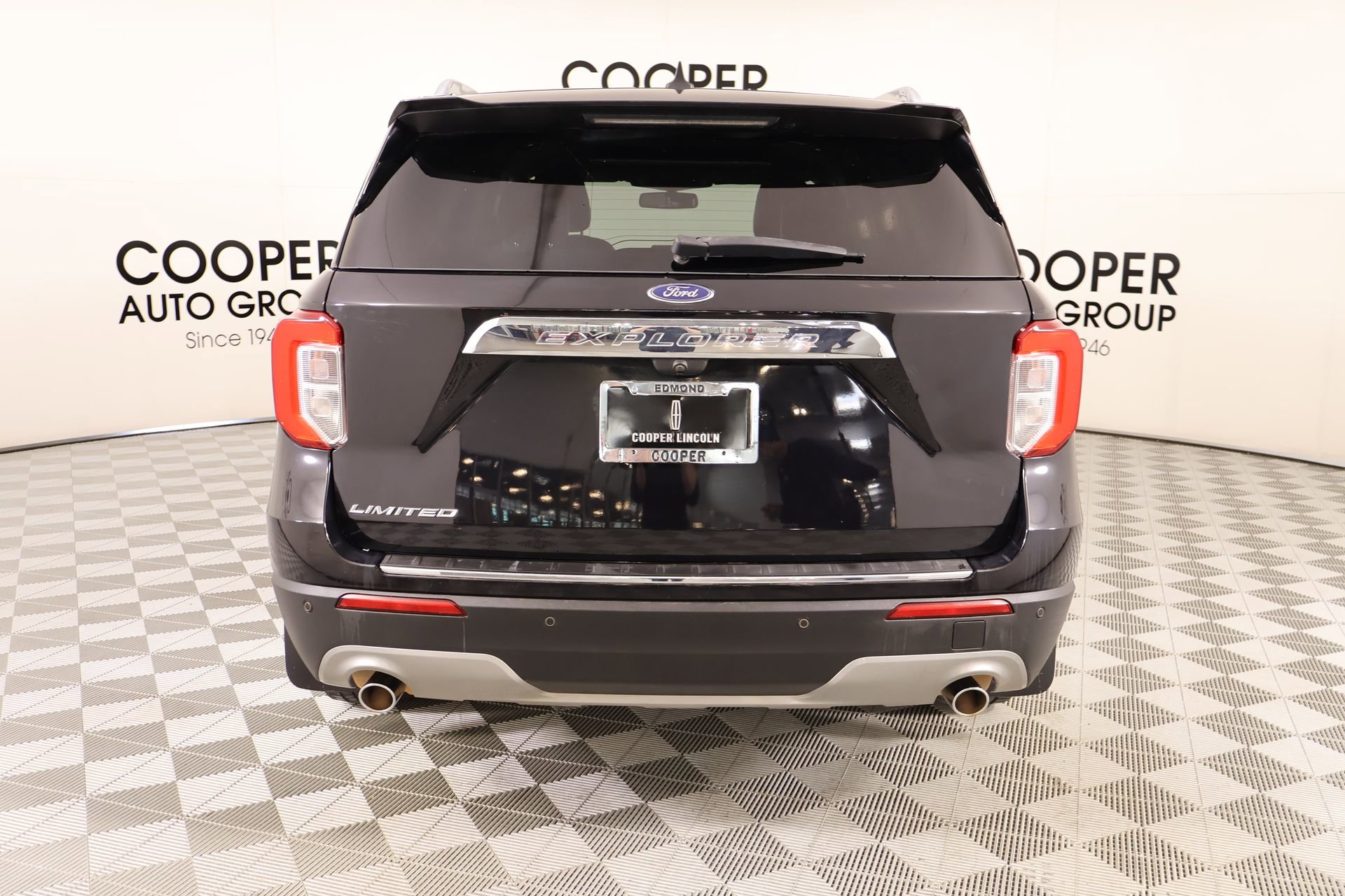 Used 2022 Ford Explorer Limited w/ Limited Technology Package image 24