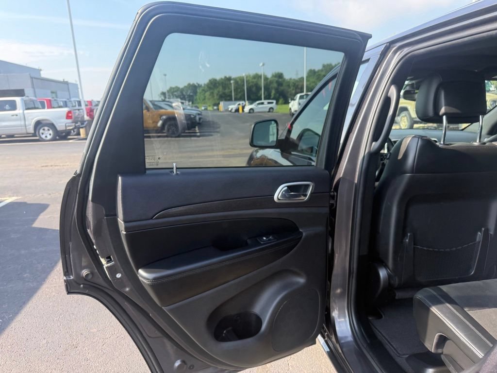 Used 2018 Jeep Grand Cherokee Altitude AWD/4WD image 29