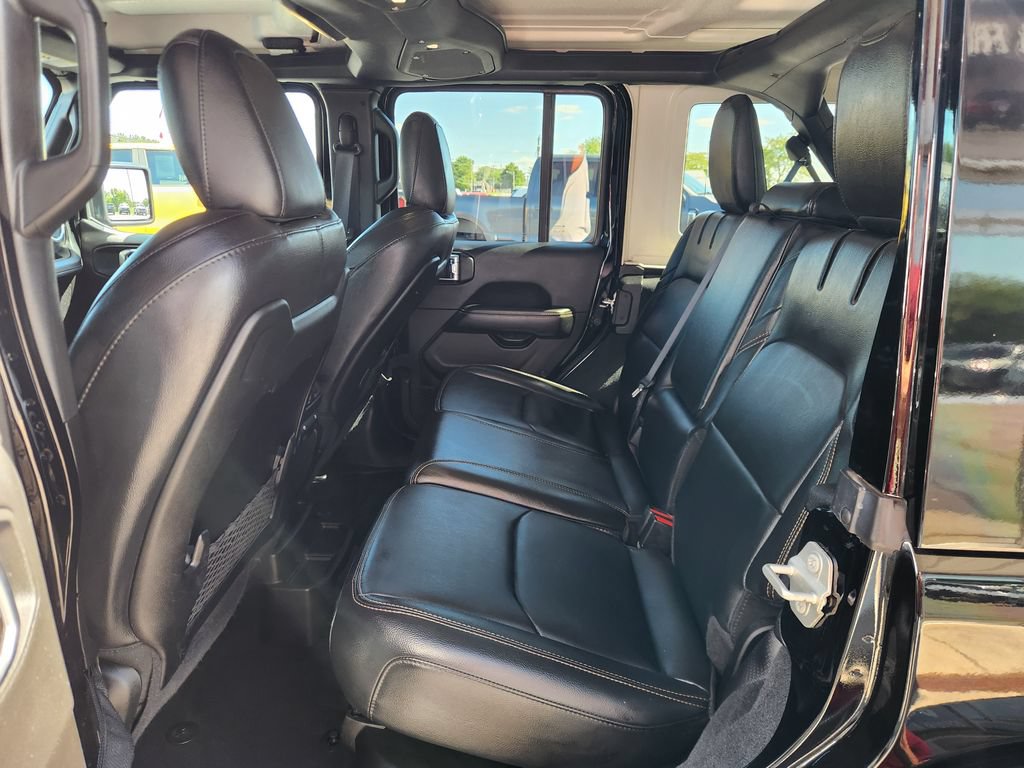 Used 2024 Jeep Wrangler Unlimited Sahara w/ Technology Group AWD/4WD image 15