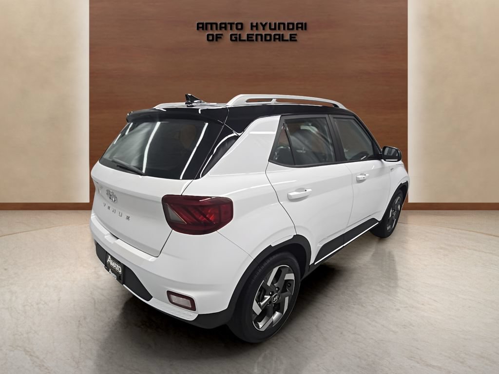 Used 2022 Hyundai Venue Limited FWD image 6