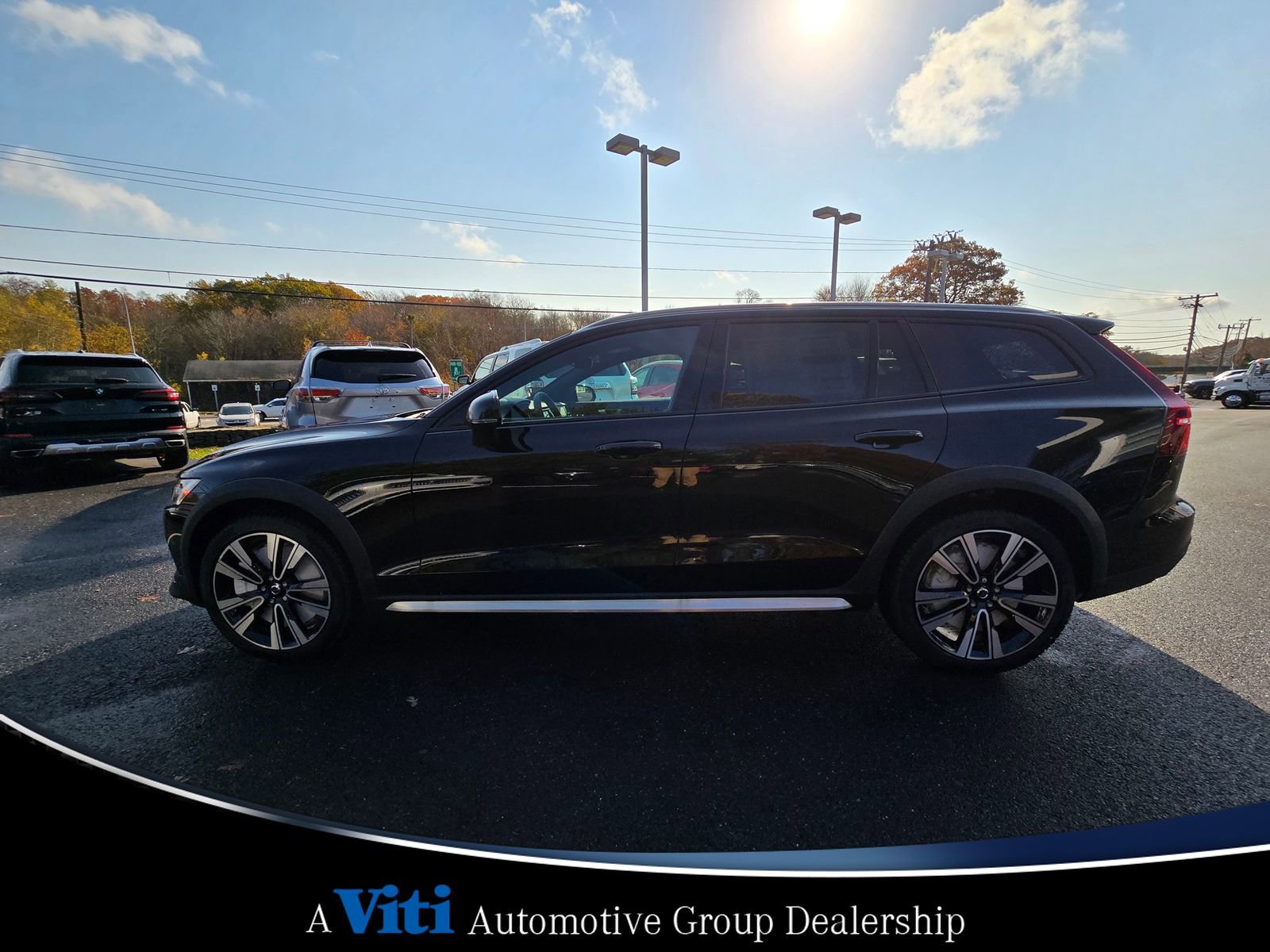 Used 2025 Volvo V60 B5 Cross Country Ultra w/ Protection Package Premier image 5