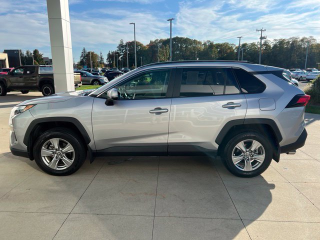 Used 2025 Toyota RAV4 XLE w/ Convenience Package AWD/4WD image 5