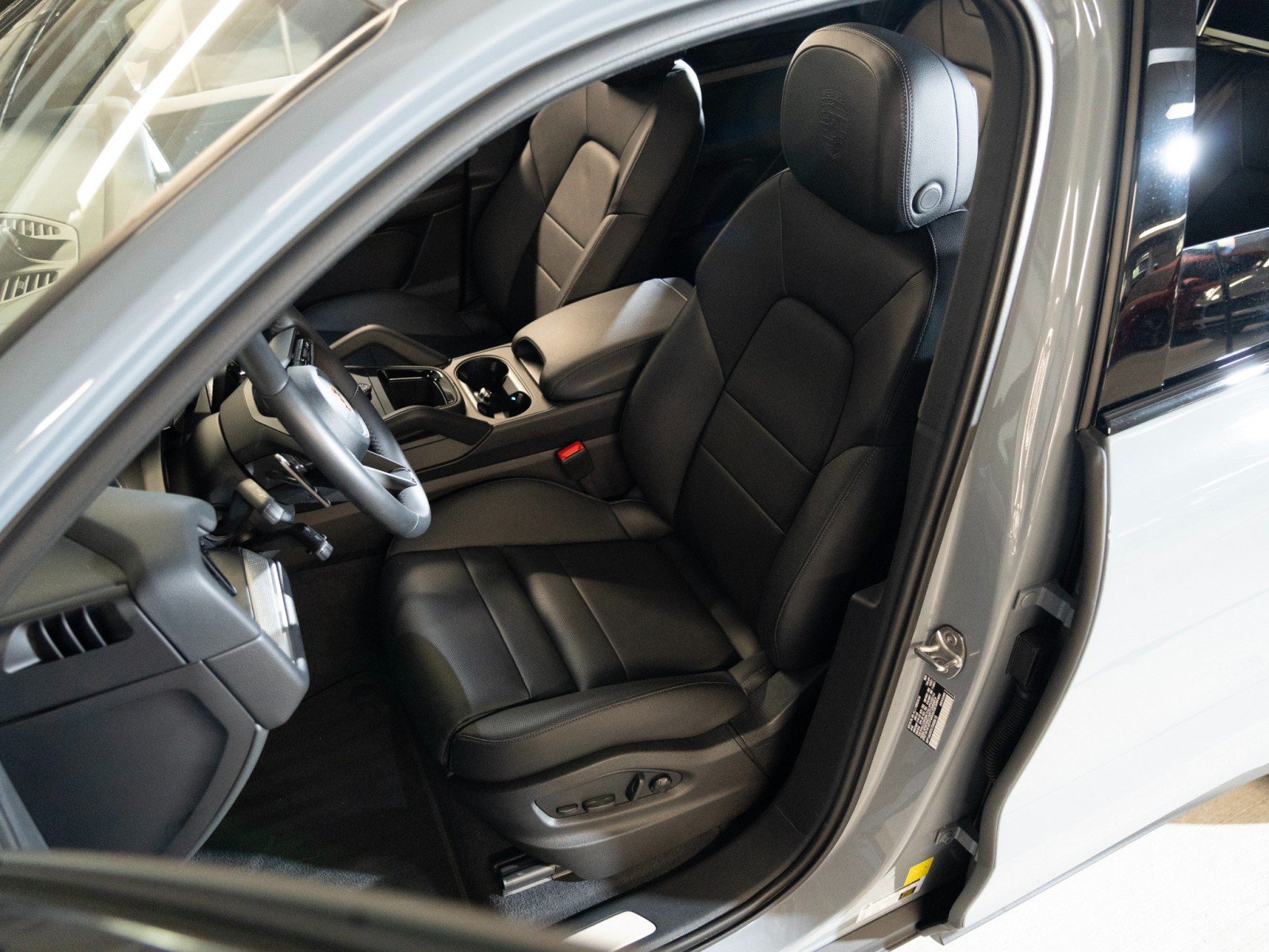 Certified 2026 Porsche Cayenne AWD/4WD image 5