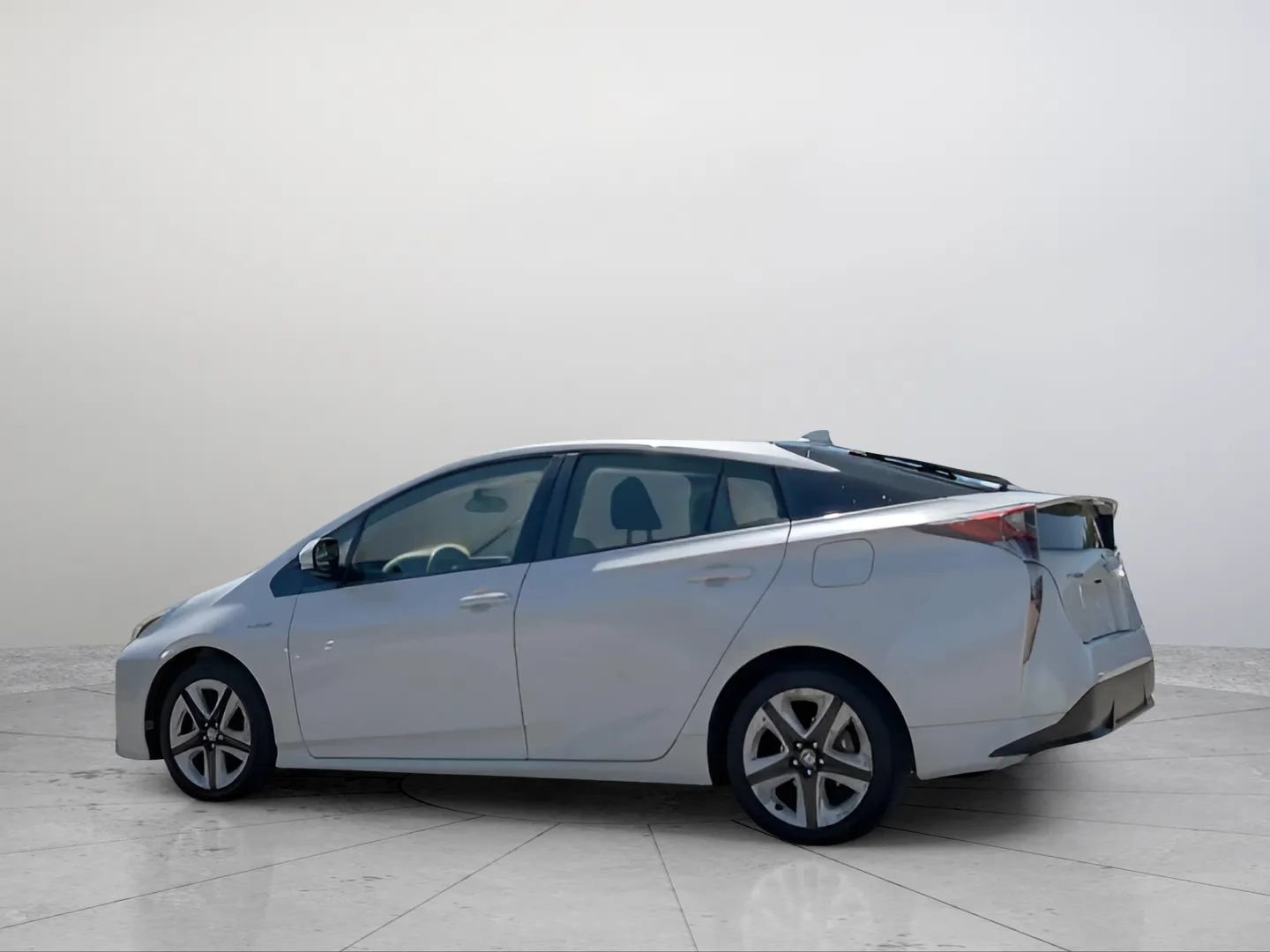 Used 2016 Toyota Prius Three Touring image 4