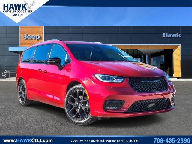 Used 2025 Chrysler Pacifica Limited FWD image 1