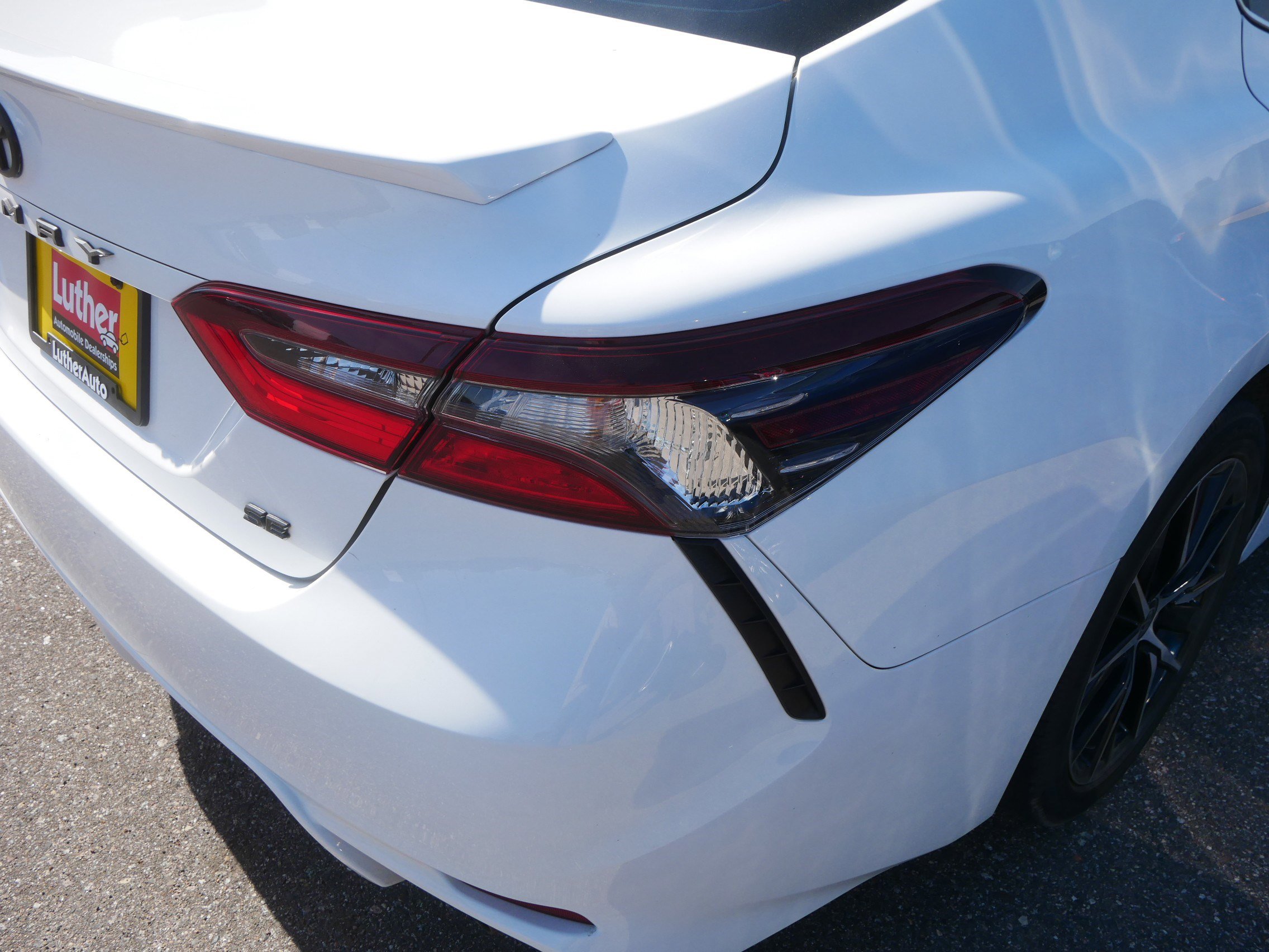 Used 2021 Toyota Camry SE FWD image 5