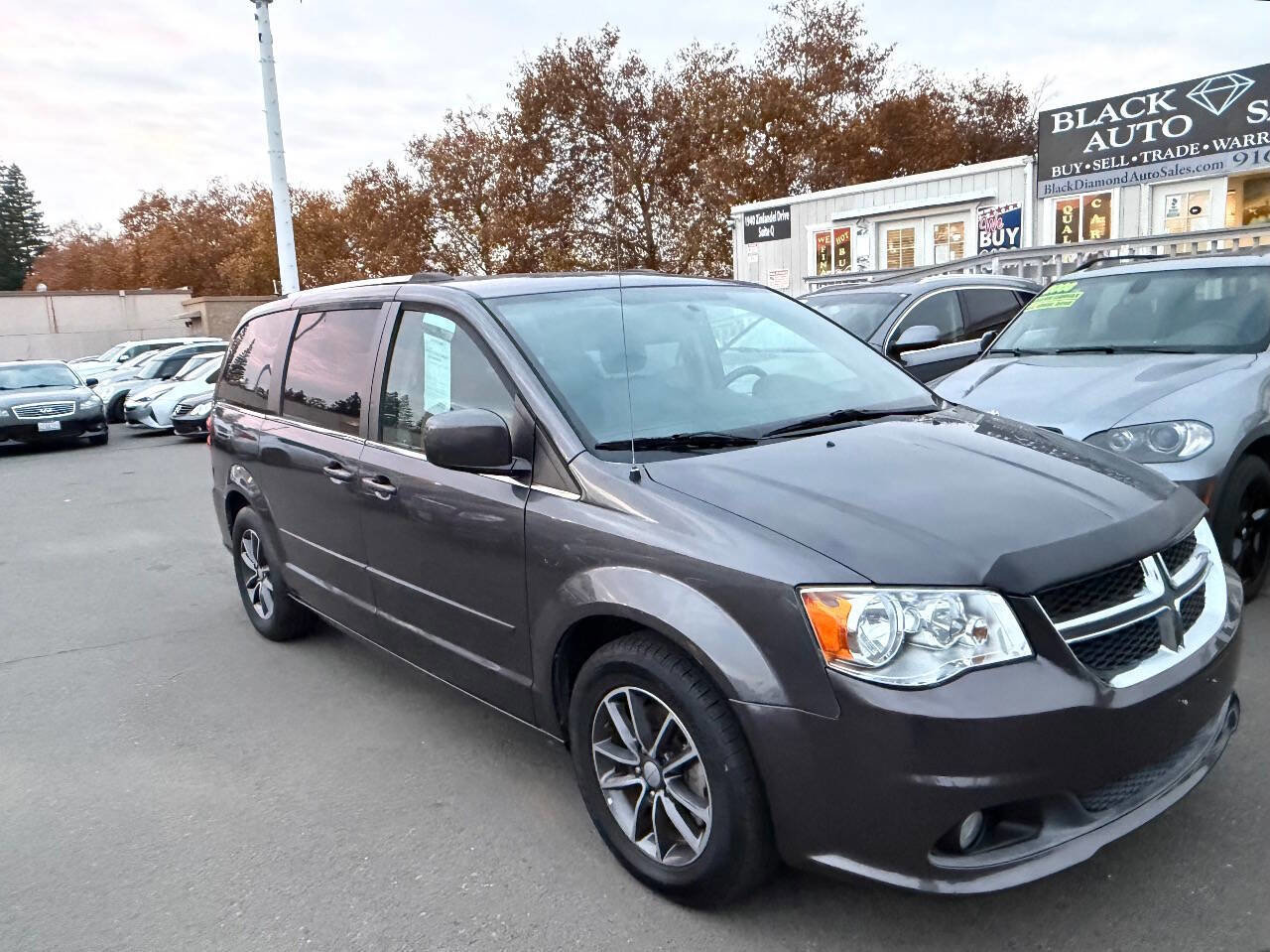 Used 2017 Dodge Grand Caravan SXT image 5