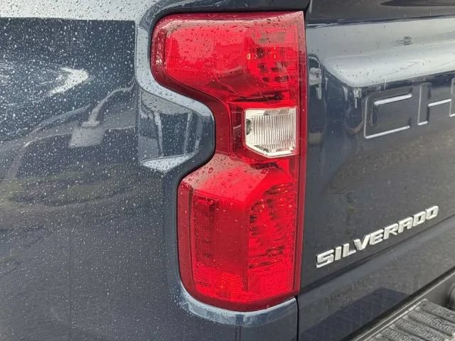 Used 2022 Chevrolet Silverado 1500 LT AWD/4WD image 11