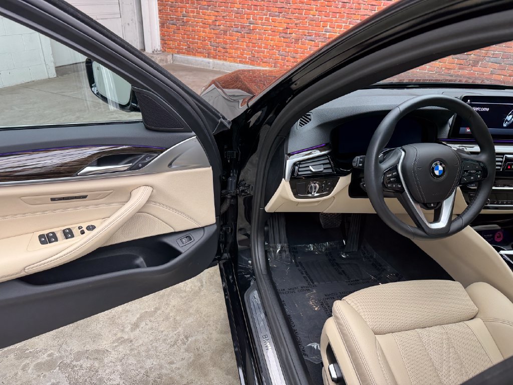 Certified 2023 BMW 530i xDrive w/ Convenience Package AWD/4WD image 8