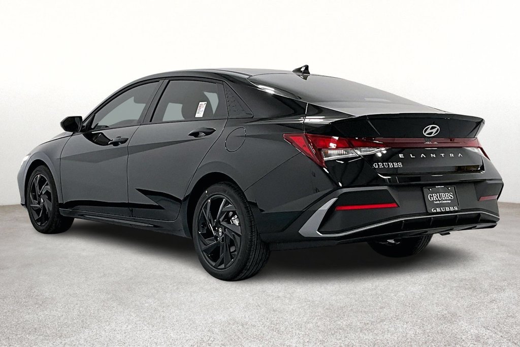 New 2026 Hyundai Elantra SEL Sport Premium FWD image 3